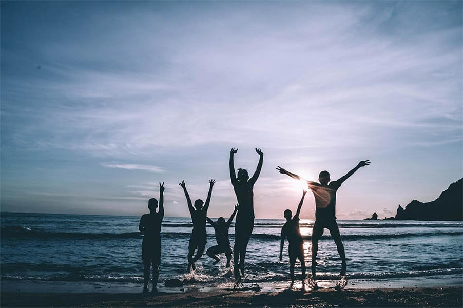 Education - Group on the Beach - Reef Quest Eco Boat Tours